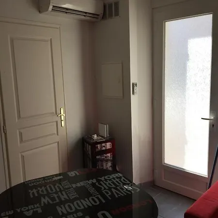 Studio Raymond Poincare Apartment *